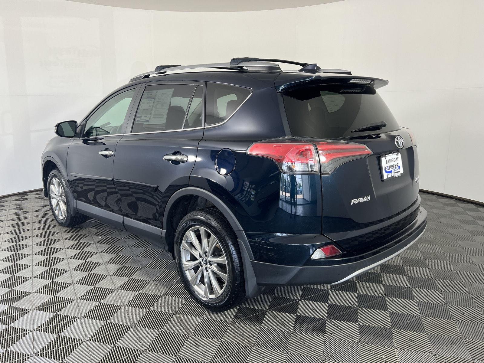 Used 2018 Galactic Aqua Mica Toyota Limited image 5