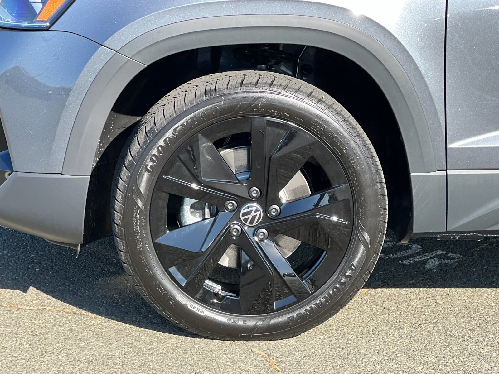 New 2026 Platinum Gray Metallic Volkswagen 1.5T SE image 24