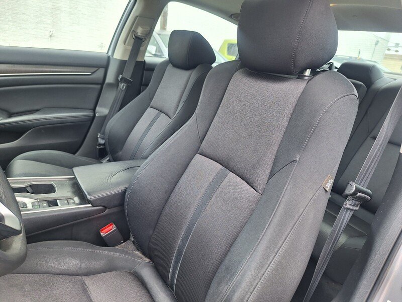 Used 2018  Honda EX image 9
