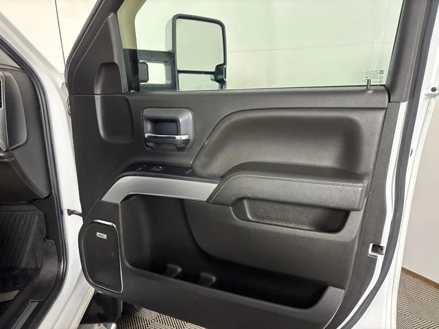 Used 2019 White Chevrolet LTZ image 29