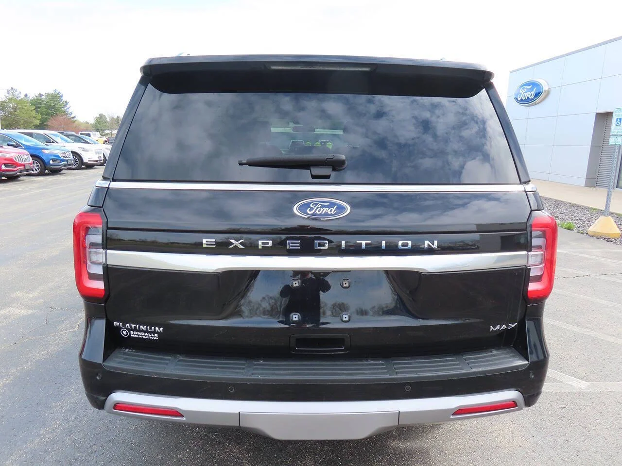 Used 2023 Agate Black Ford Platinum 4x4 4dr SUV image 5