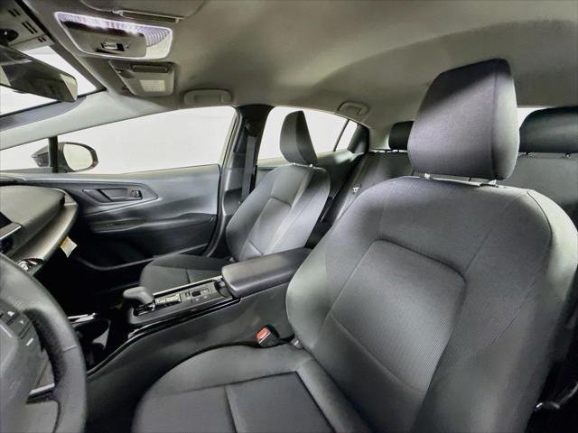 Certified Used 2025 WIND CHILL PEARL Toyota  image 3