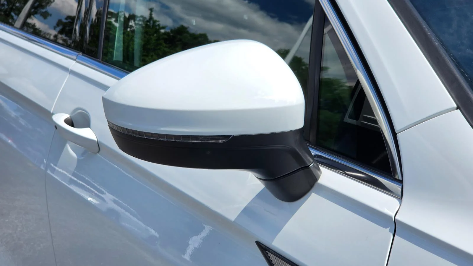 Certified Used 2024 Pure White Volkswagen SE image 12