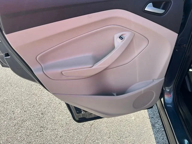 Used 2019 Green Ford SE image 7