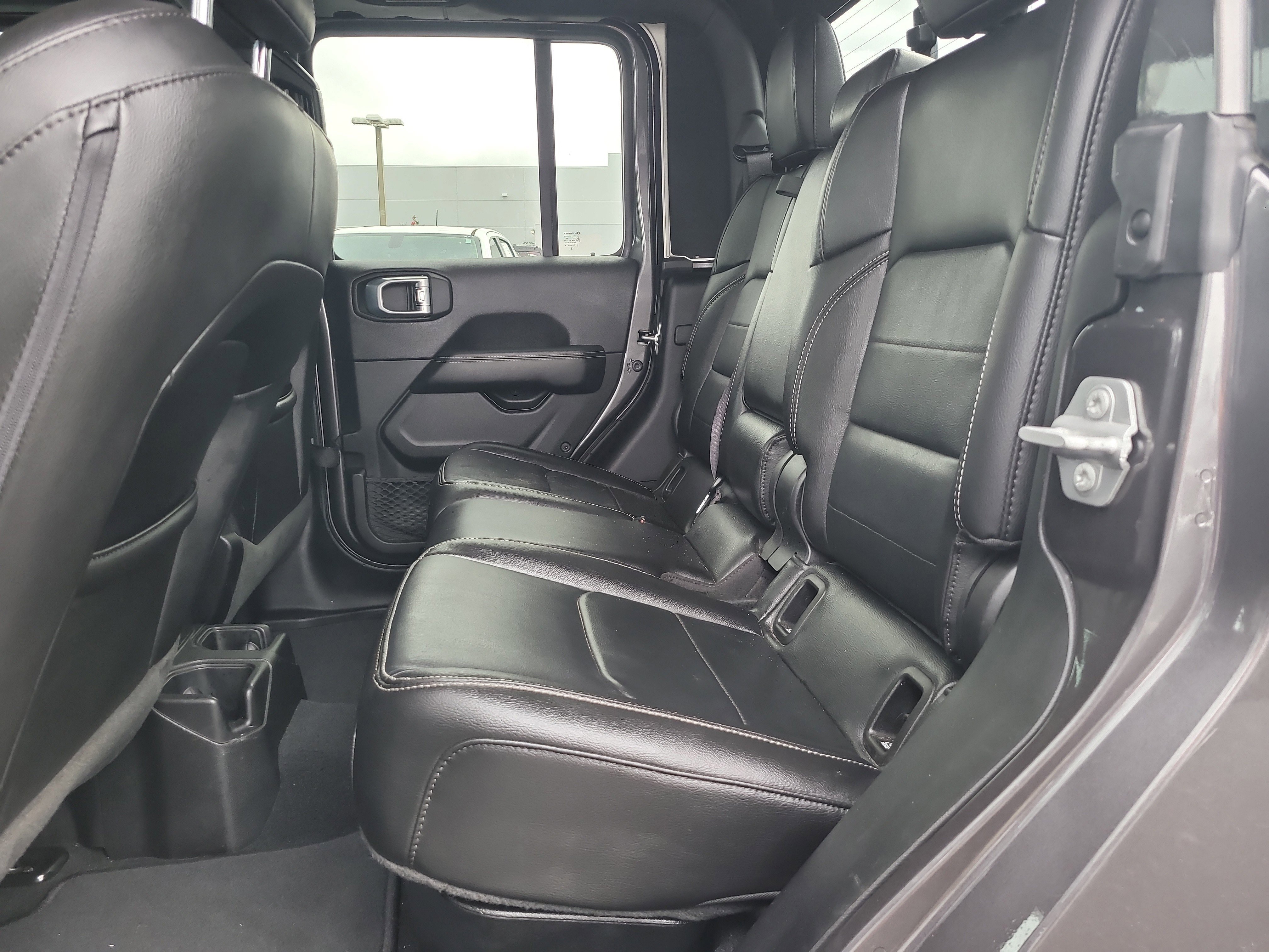 Used 2022 Granite Crystal Metallic Clearcoat Jeep Overland image 12