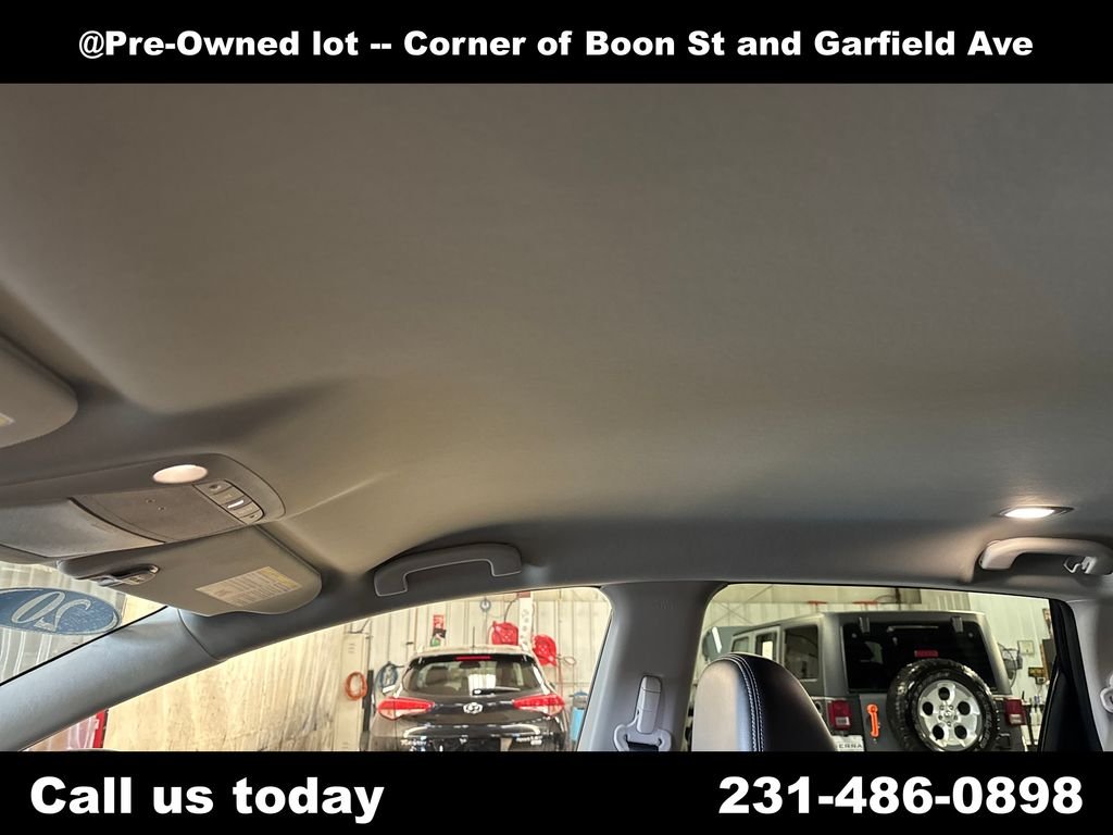Used 2020 Blue Nissan SL image 13