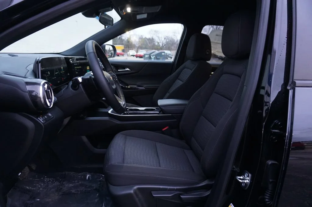 2027 Chevrolet Equinox LT - Photo 10