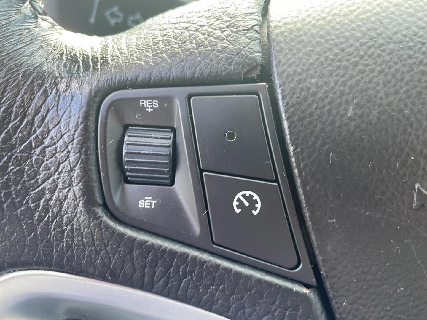Used 2008 Silver Pearl Saturn XE image 15