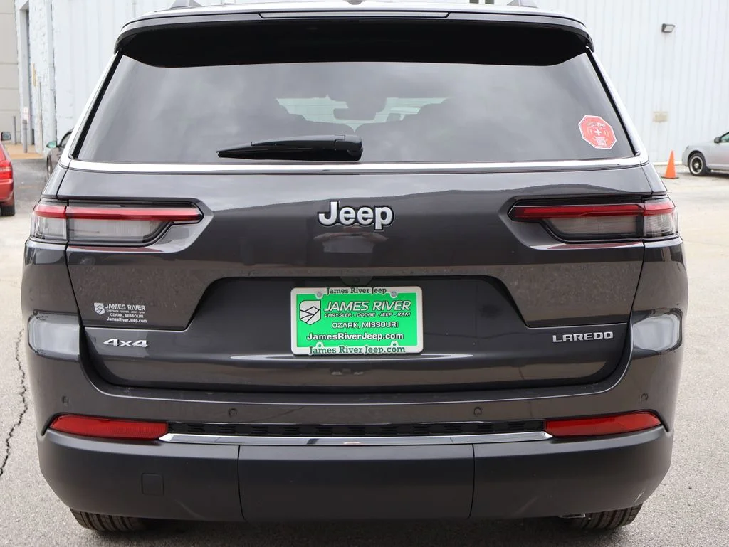 New 2026 Baltic Gray Metallic Clear-Coat Exterior Paint Jeep Laredo image 4