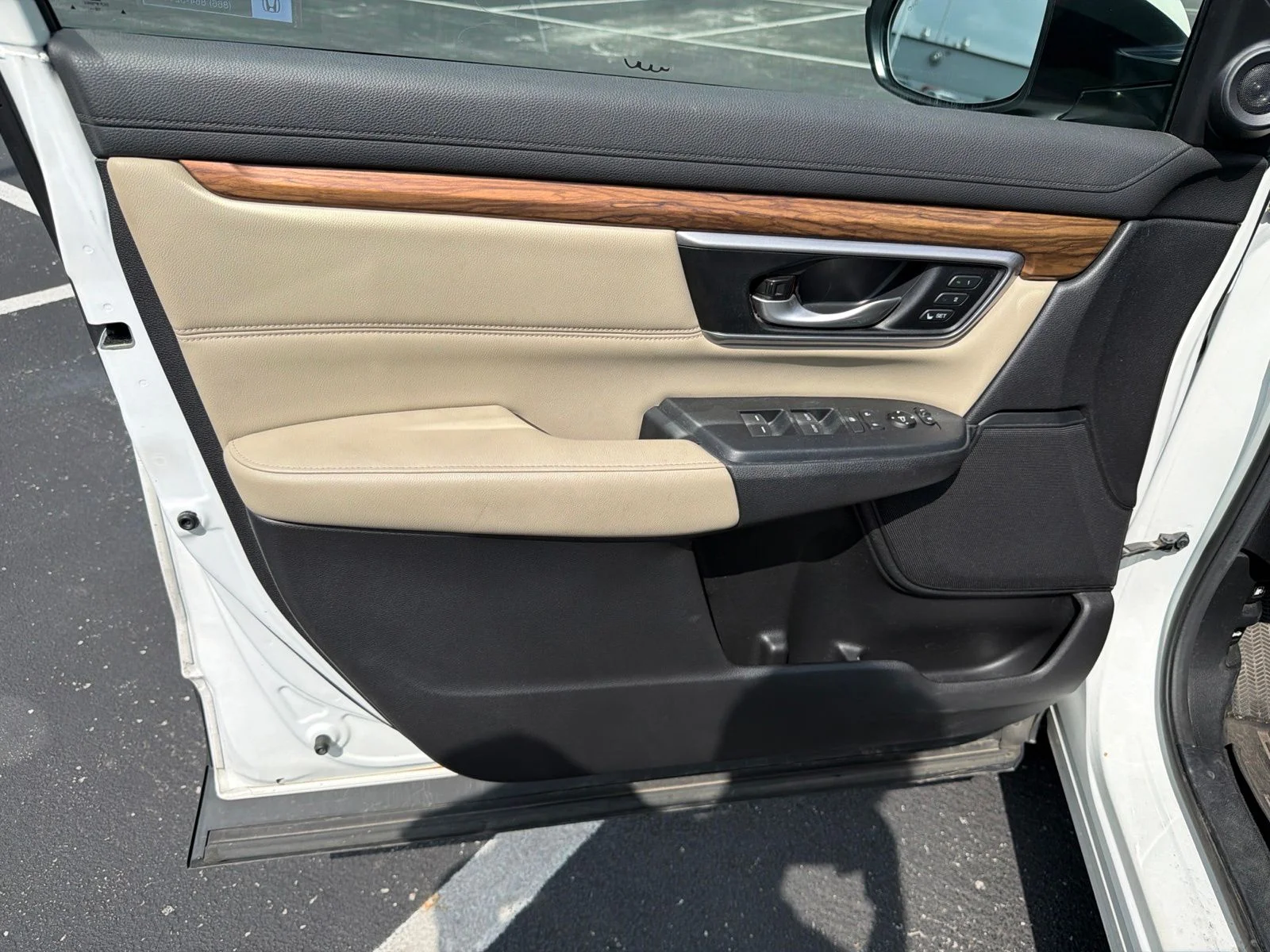 Used 2017 White Diamond Pearl Honda Touring image 11