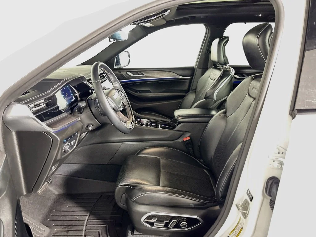 Used 2023 White Jeep Overland 4xe image 11