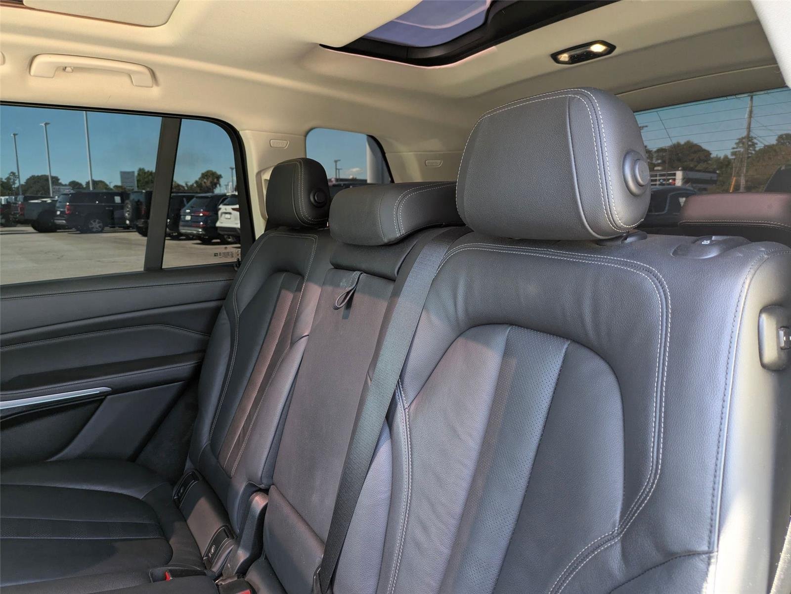 Used 2019 Phytonic Blue Metallic BMW xDrive40i image 29