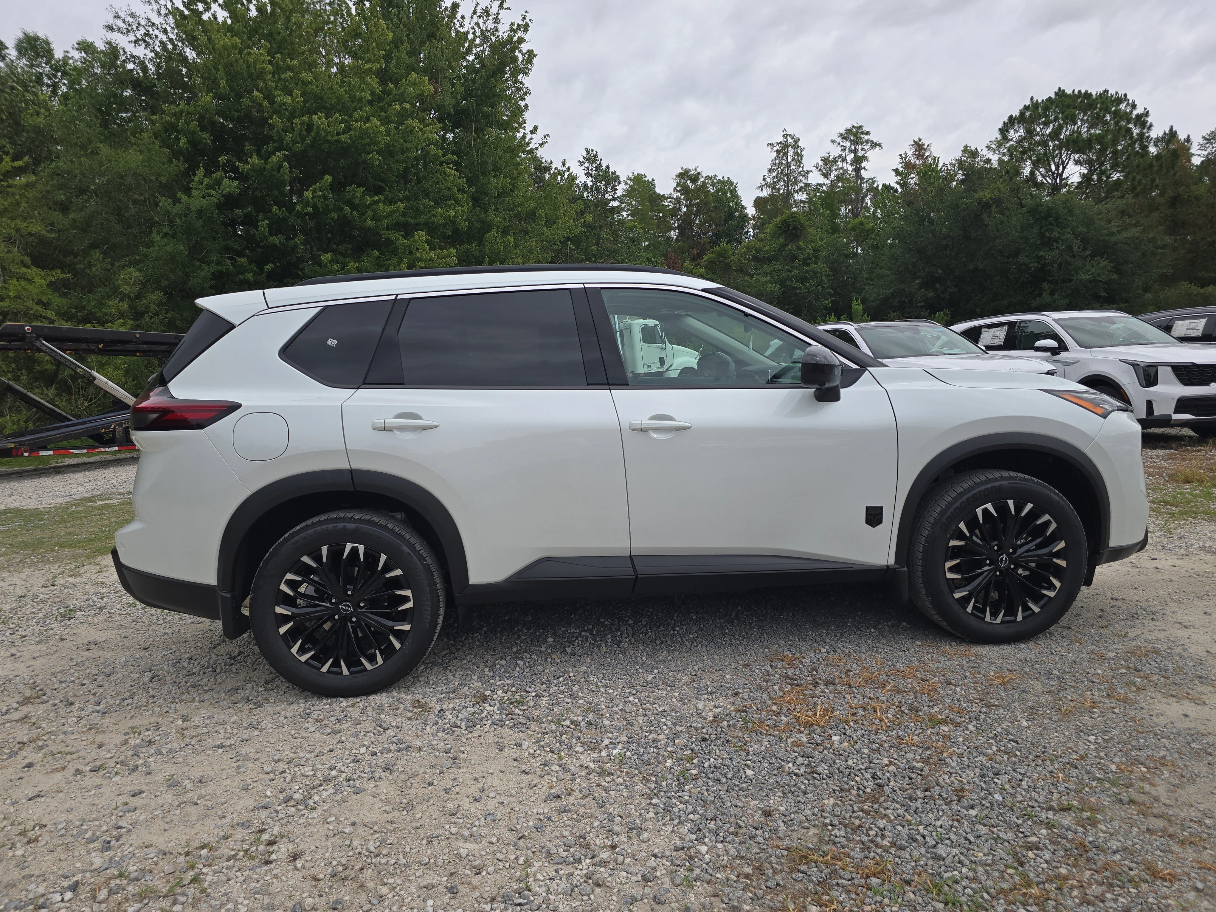 New 2026 Everest White Pearl TriCoat Nissan Dark Armor™ image 9