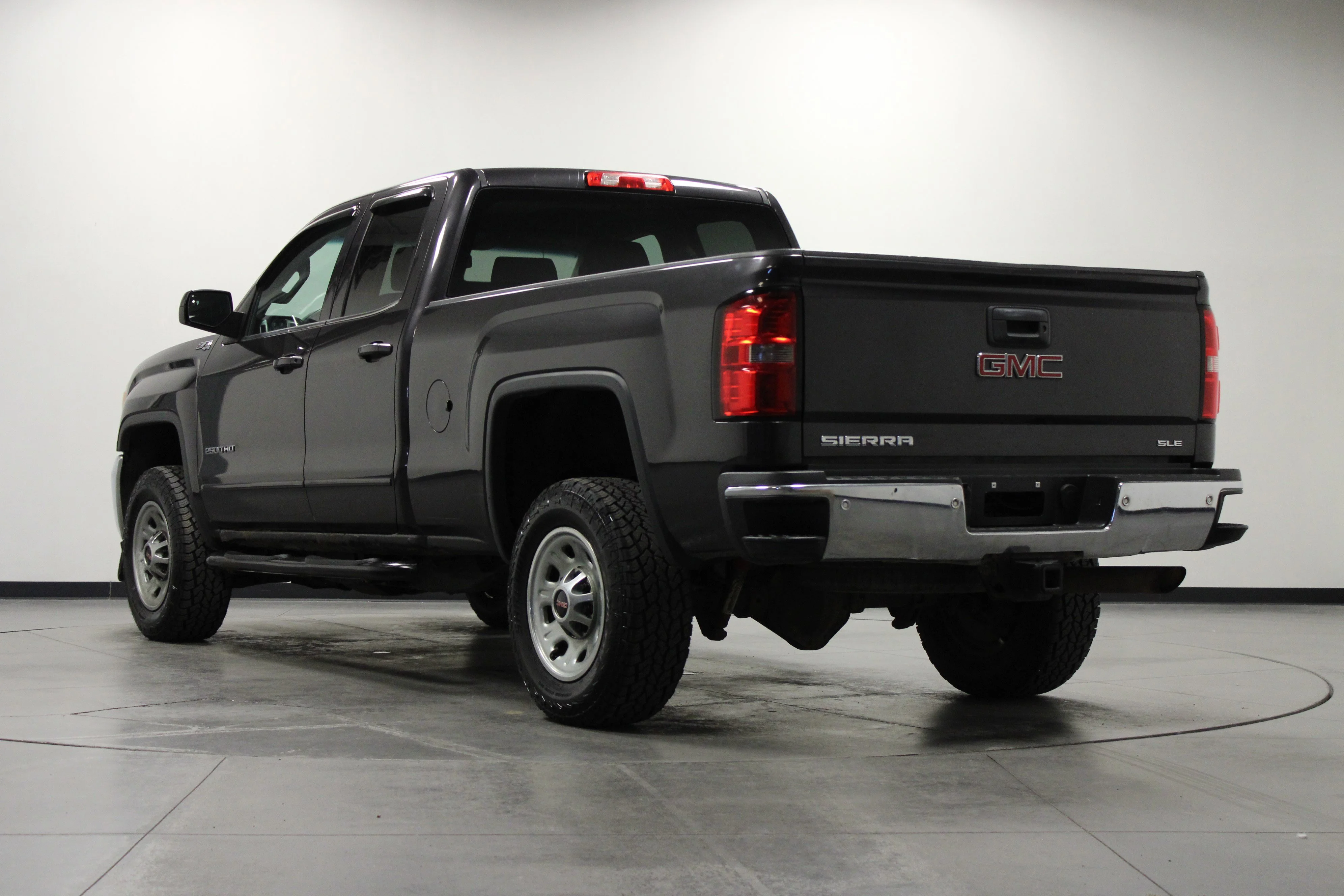 Used 2015 Iridium Metallic GMC SLE image 6