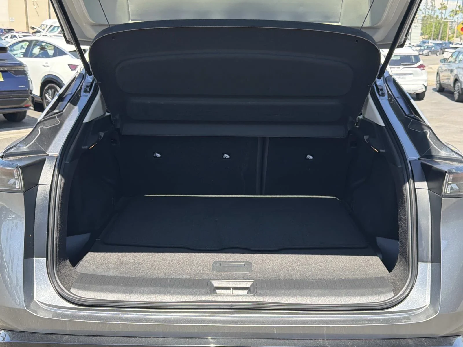 Used 2023 GUN METALLIC Nissan ENGAGE image 28