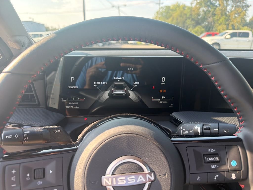 Used 2025 White Nissan SR image 18