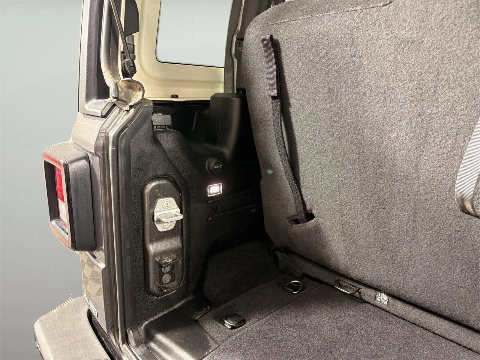 Used 2023 Granite Crystal Metallic Clearcoat Jeep Willys Sport image 7