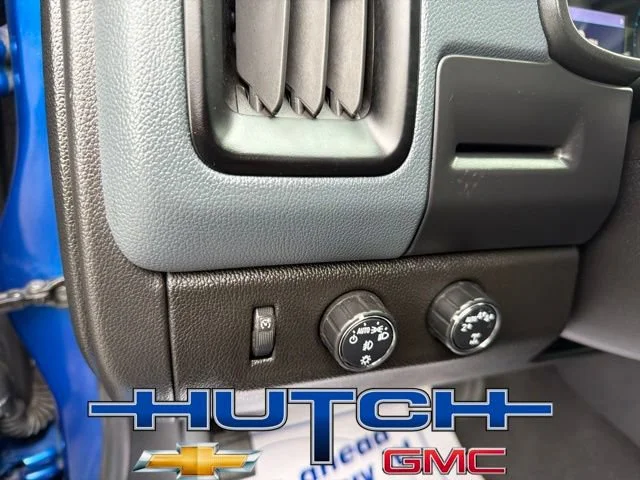 Used 2020 KINETIC BLUE METALLIC Chevrolet 4WD Z71 image 25