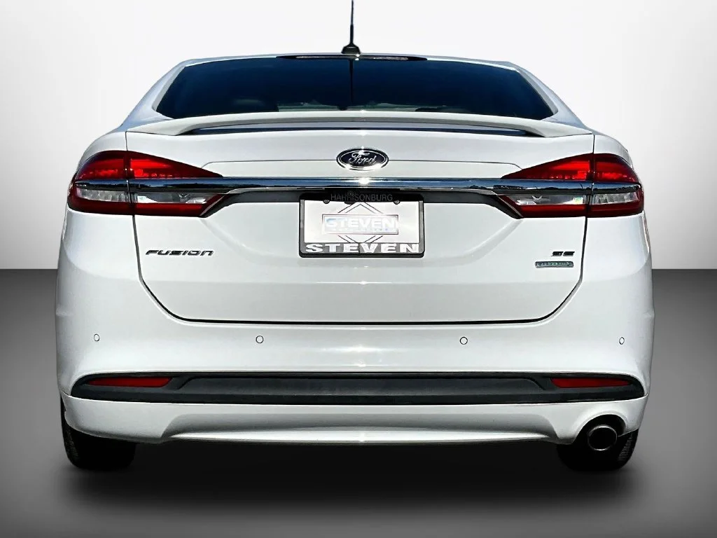 Used 2018 Oxford White Ford SE image 5
