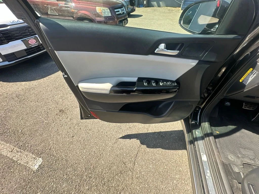 Used 2019 Red Kia EX image 8