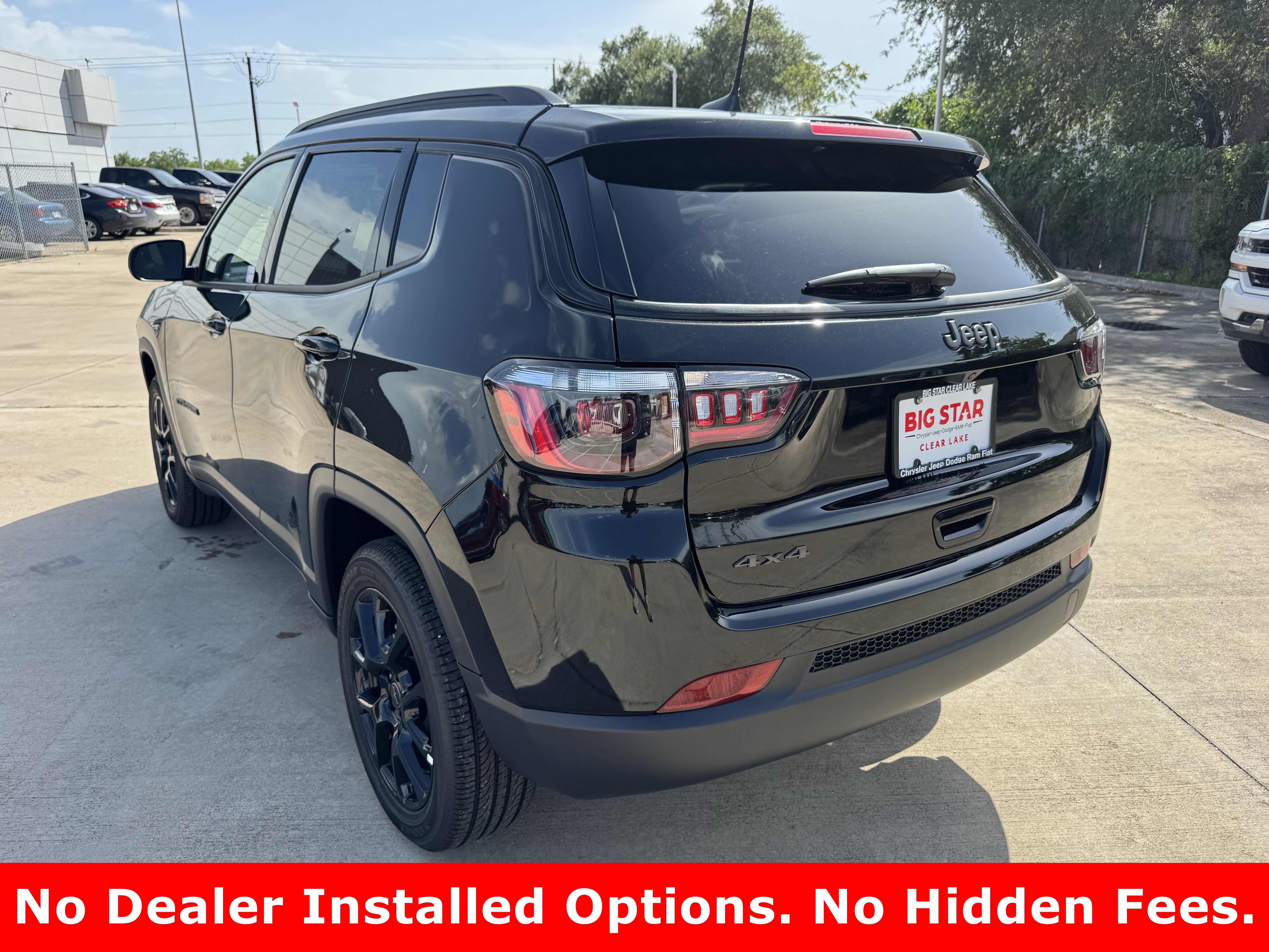 New 2026 Diamond Black Crystal Pearlcoat Jeep Latitude Altitude image 5