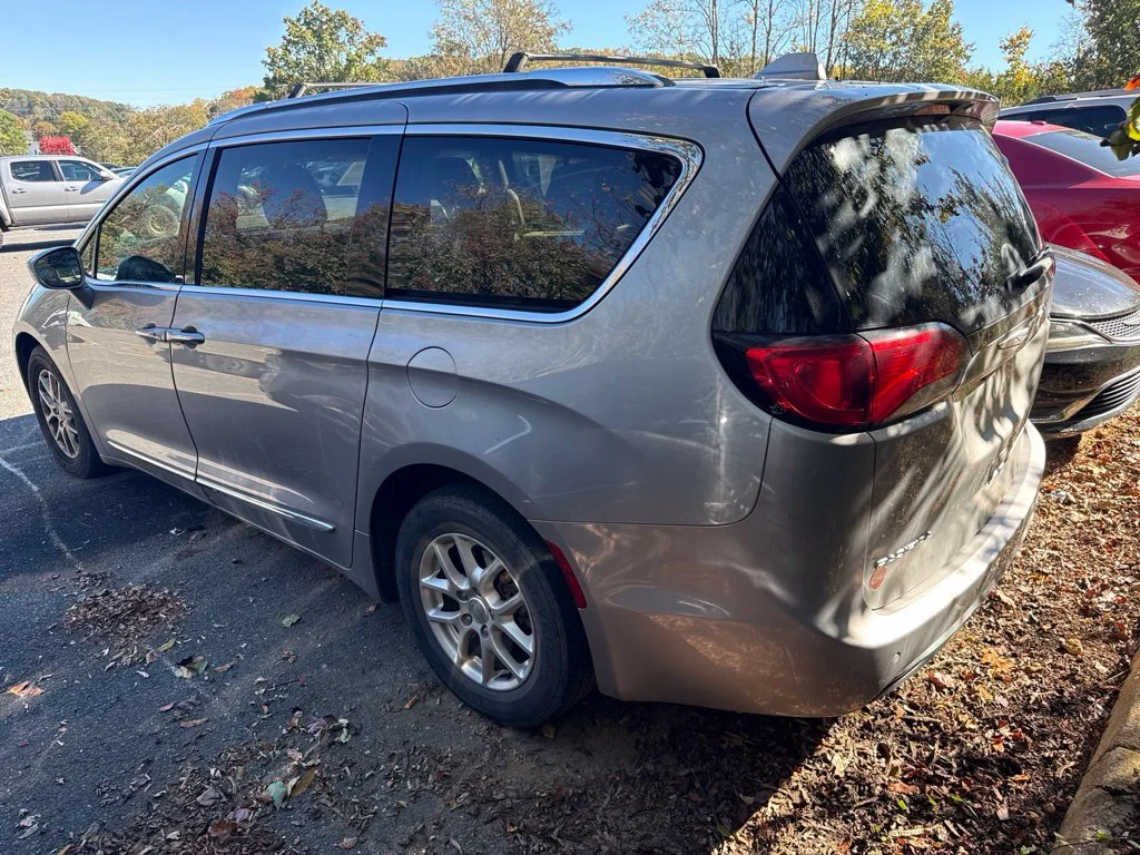 Used 2020 Silver Chrysler Touring L image 3