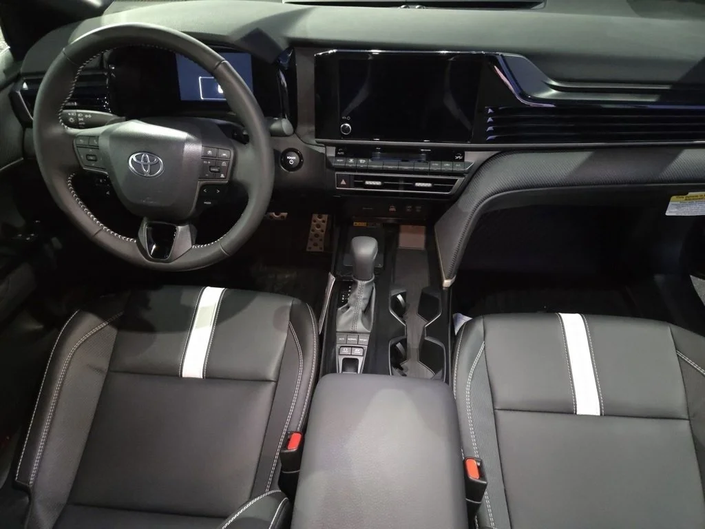 2026 Toyota Camry SE - Photo 4