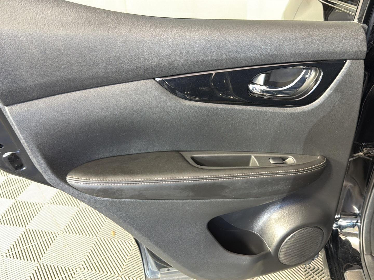 Used 2022 Magnetic Black Pearl Nissan SV image 23