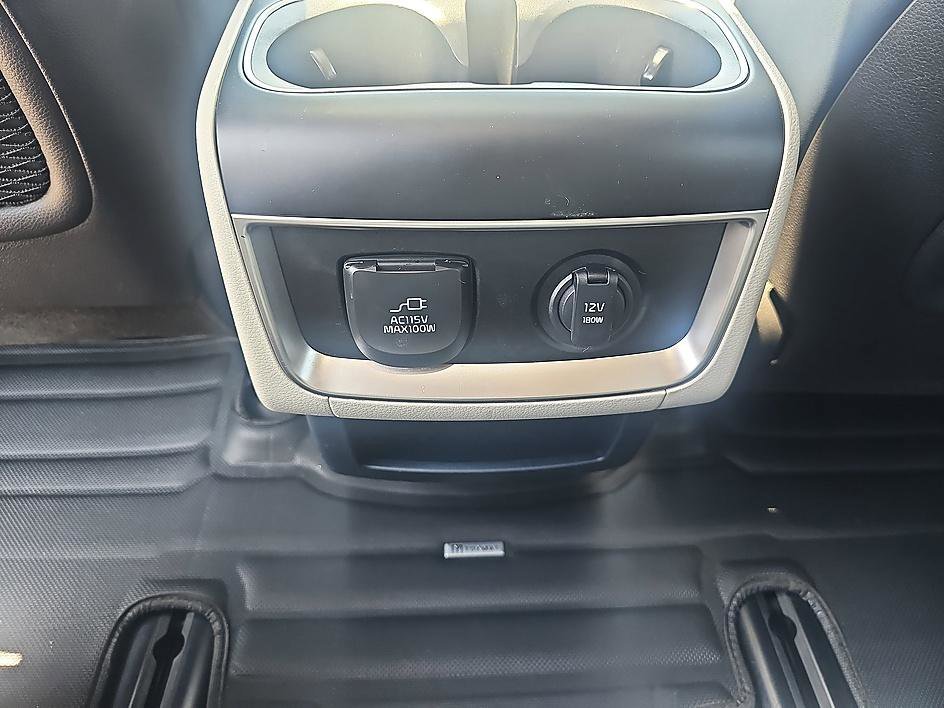 Used 2025 Snow White Pearl Kia SX image 32