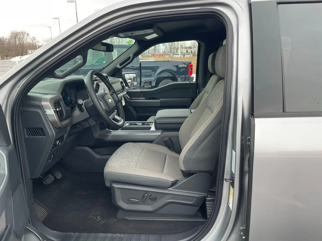 2025 Ford F-150 XLT - Photo 28
