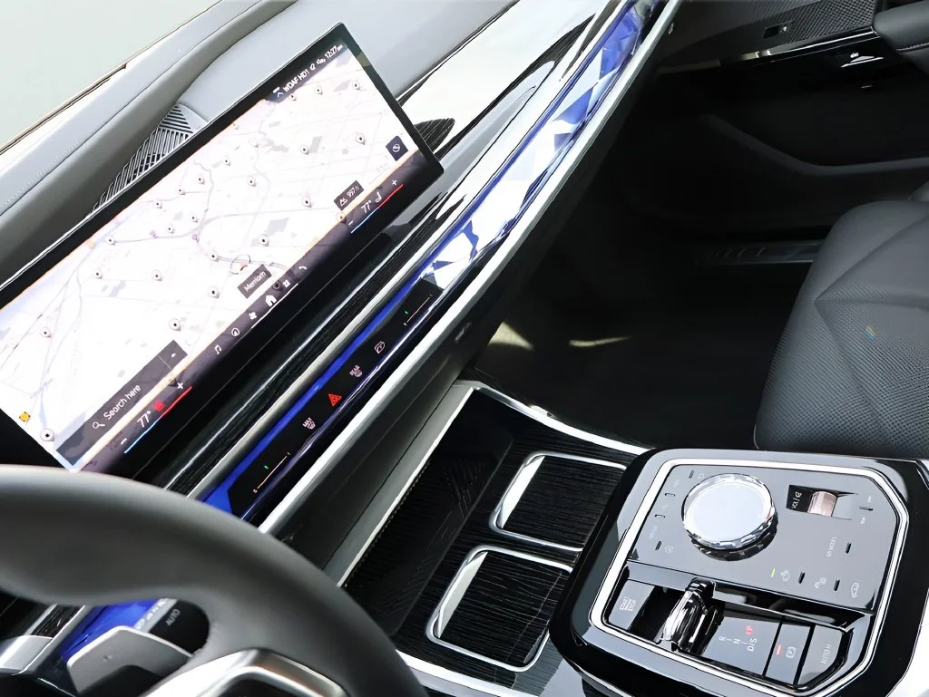 Used 2025 Alpine White BMW 740i xDrive image 22