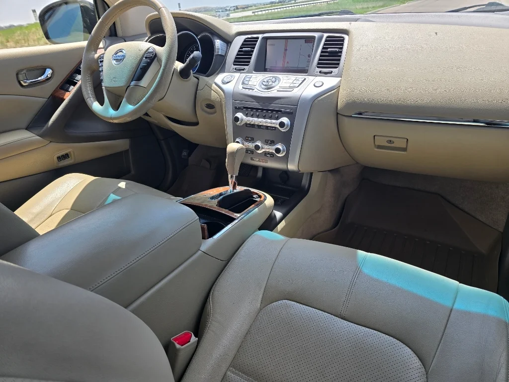 Used 2014 Tinted Bronze Metallic Nissan LE image 27