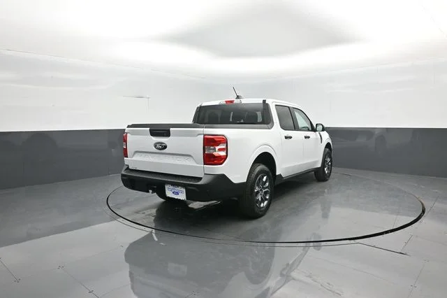 New 2026 Oxford White Ford XLT image 7