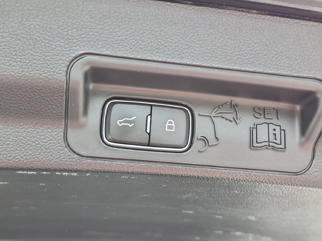 Used 2020 Black Ford XLT image 8