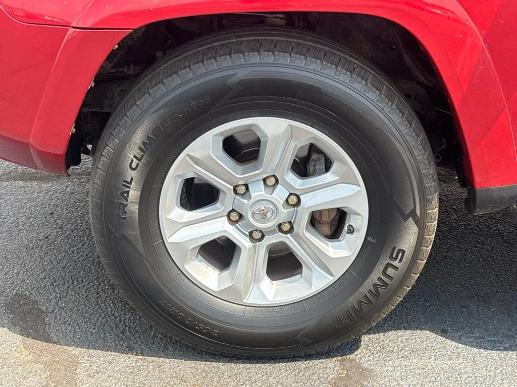 Used 2015 Red Toyota SR5 image 23