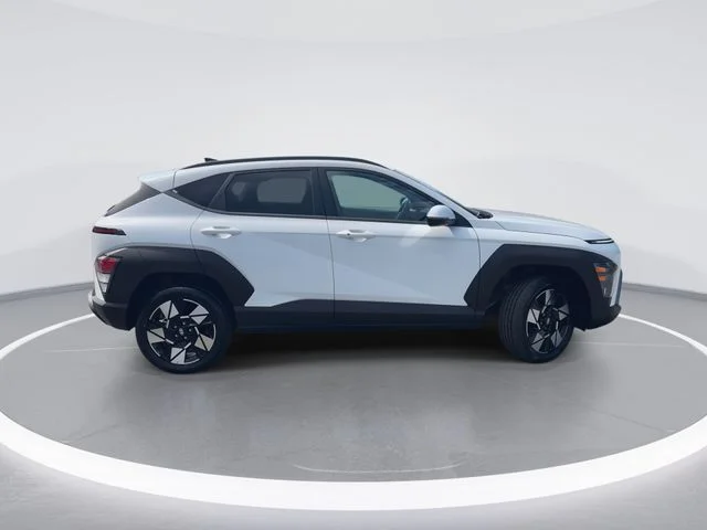 Used 2025 White Hyundai SEL image 9