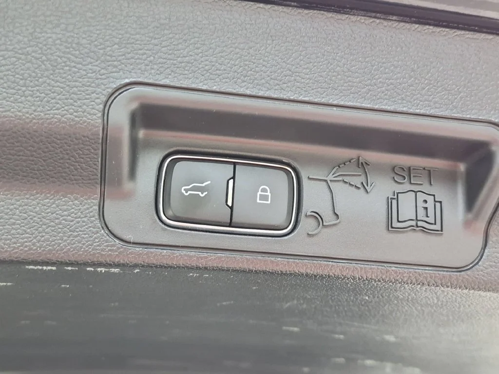 Used 2020 Black Ford XLT image 8