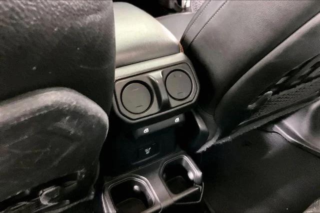 Used 2021 White Jeep Mojave image 9