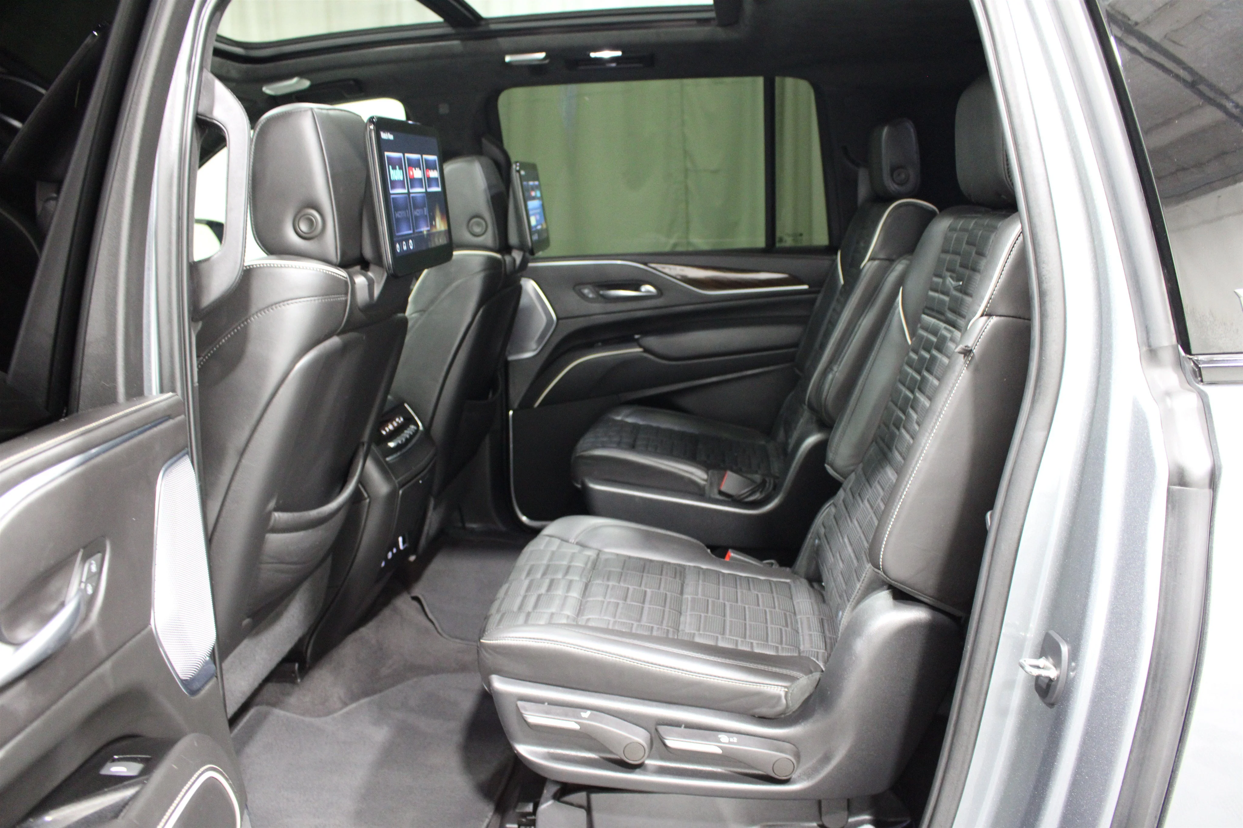 2022 Cadillac Escalade ESV Sport Platinum - Photo 23