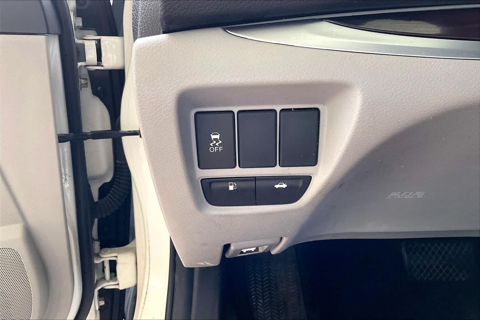 Used 2015 Bellanova White Pearl Acura  image 33