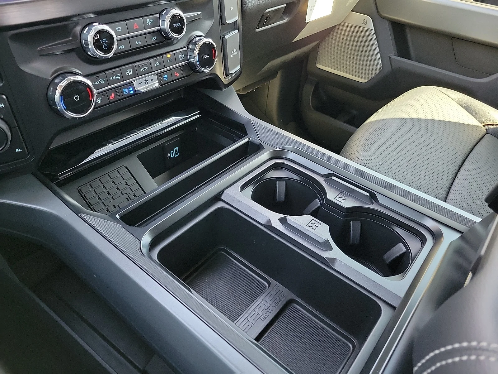 New 2026 Agate Black Metallic Ford F-250&reg; Lariat&reg; image 18