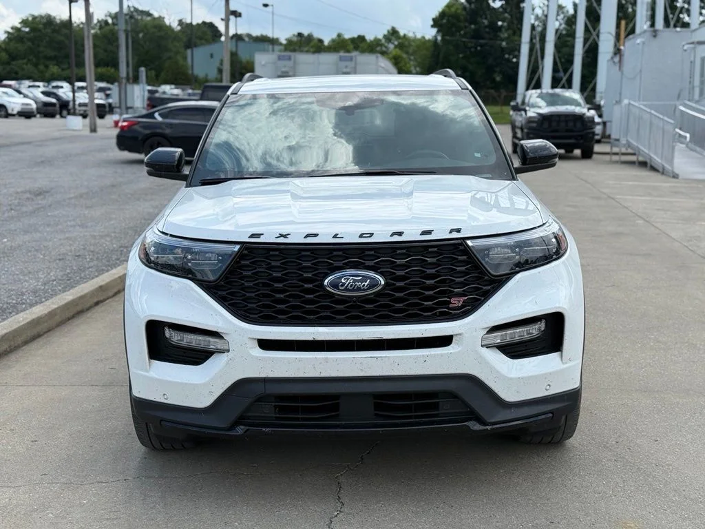 Used 2023 White Ford ST image 3