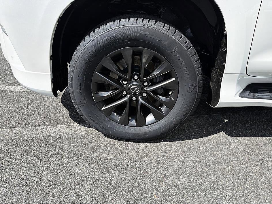 Used 2023 Eminent White Pearl Lexus GX 460 Premium image 9