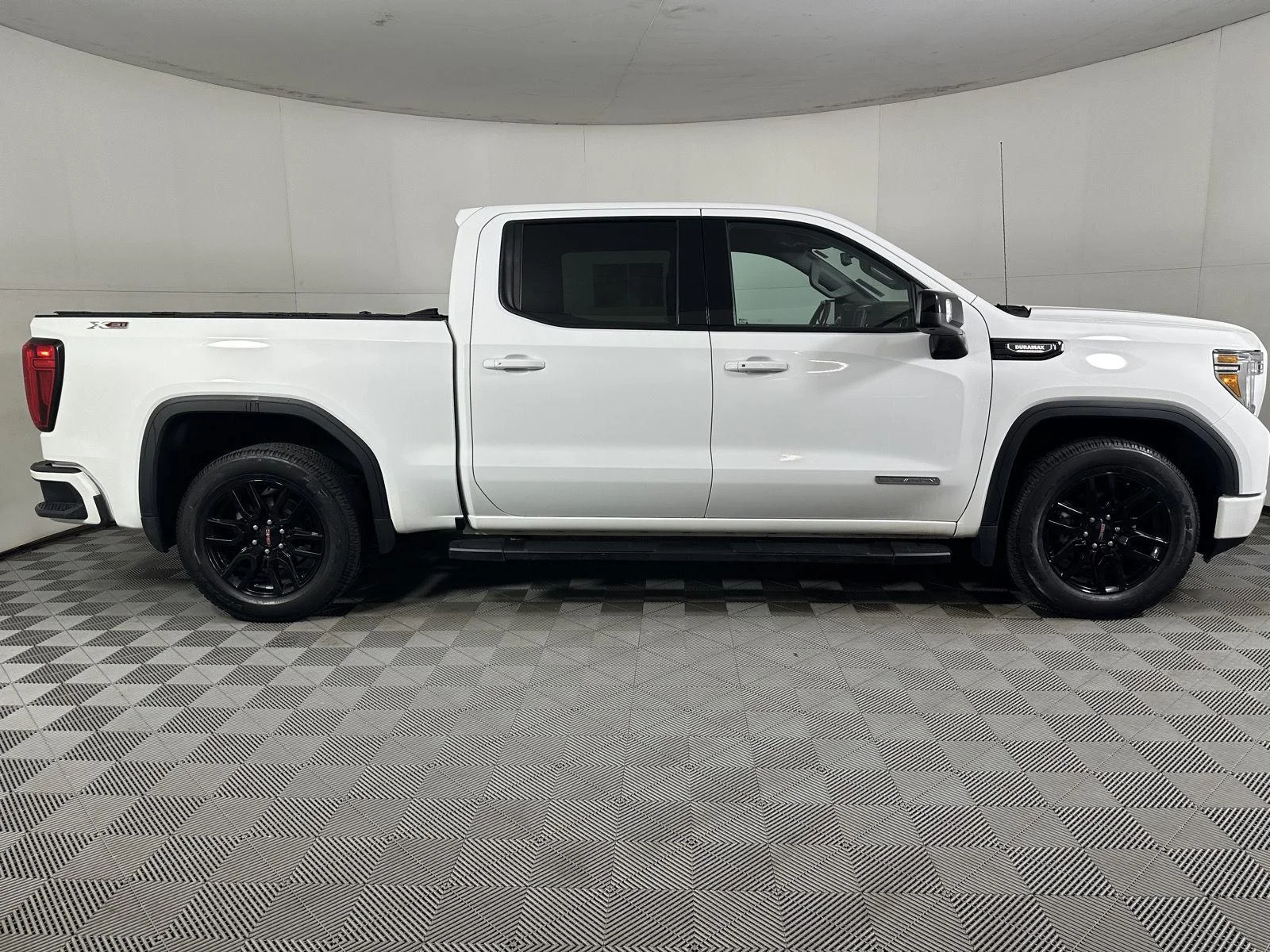 Used 2022 Summit White GMC Elevation image 17
