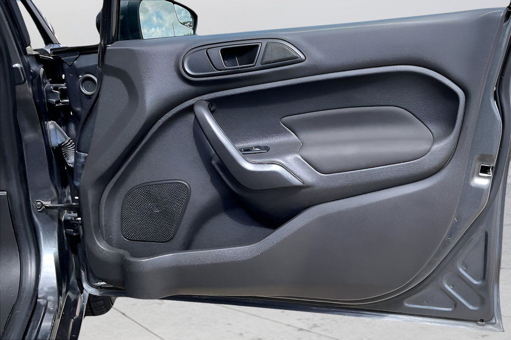 Used 2019 Gray Ford SE image 25