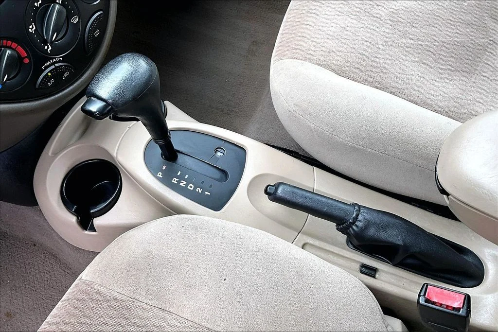 Used 2001  Ford SE image 16