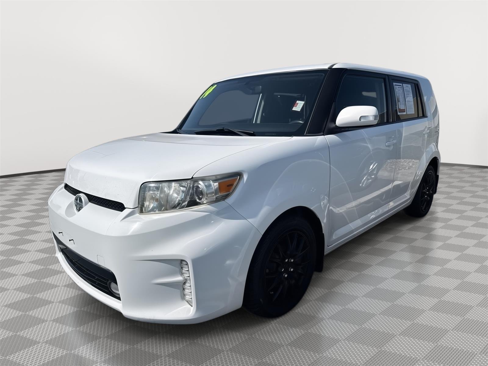 Used 2014 Super White Scion Base image 2