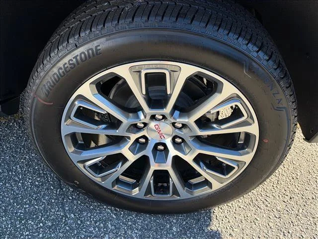 2026 GMC Yukon XL Denali - Photo 18