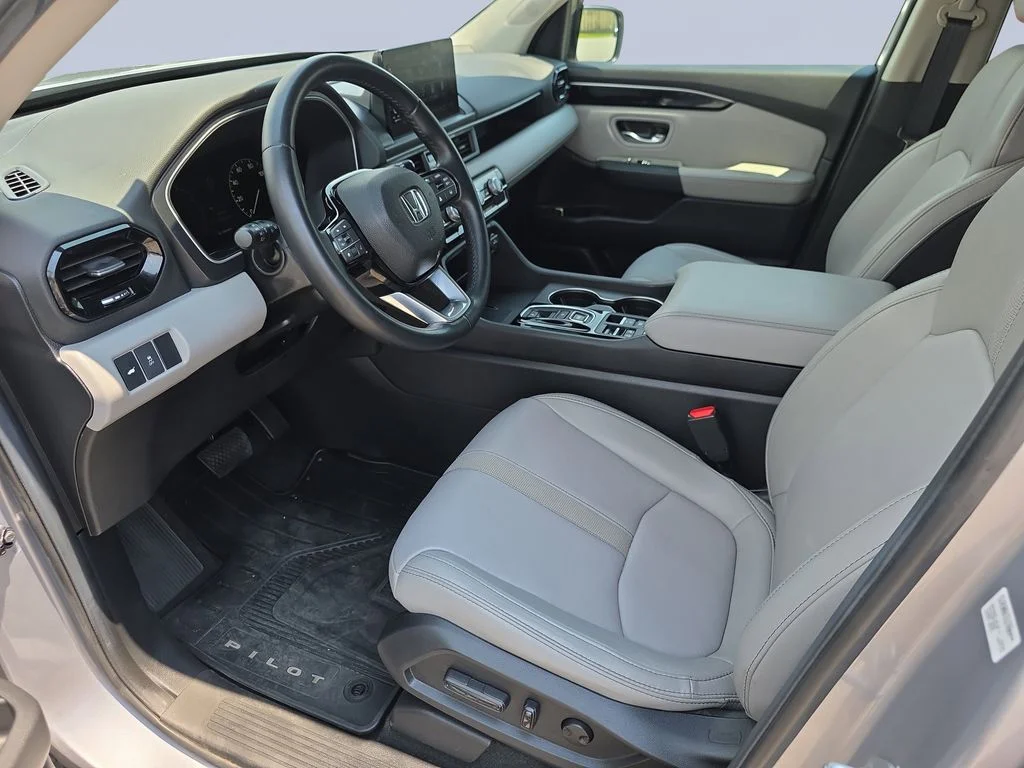 Used 2025 Lunar Silver Metallic Honda EX-L image 10