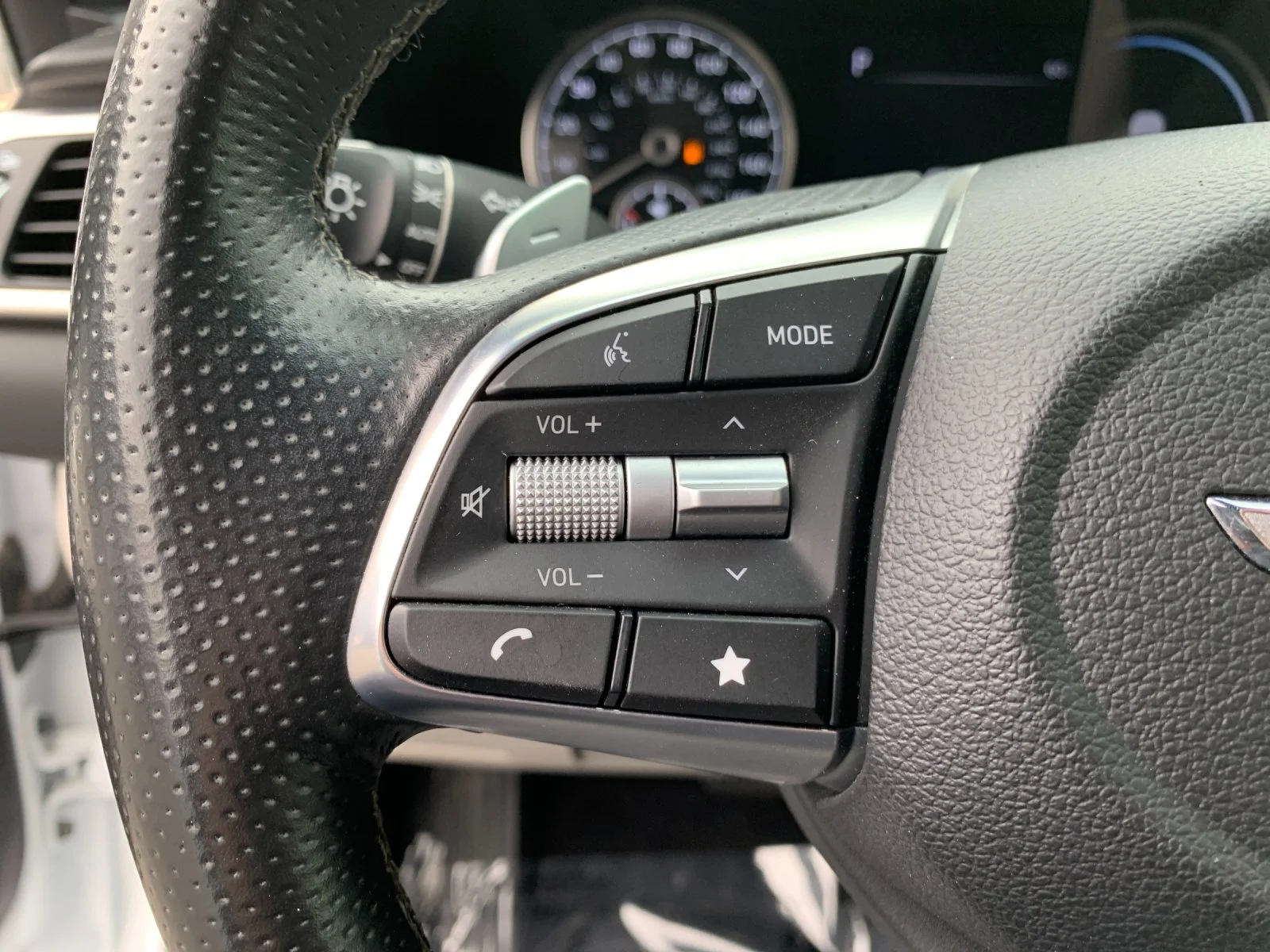 Used 2023 White Genesis 2.0T image 27